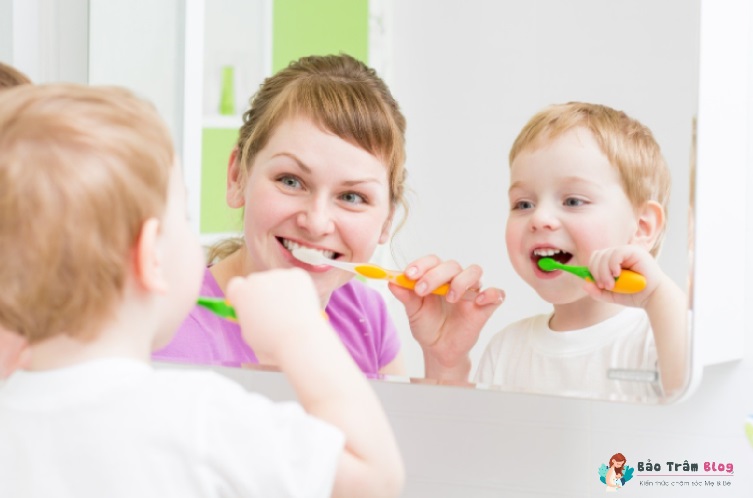 Cách chăm sóc răng miệng cho trẻ theo từng giai đoạn